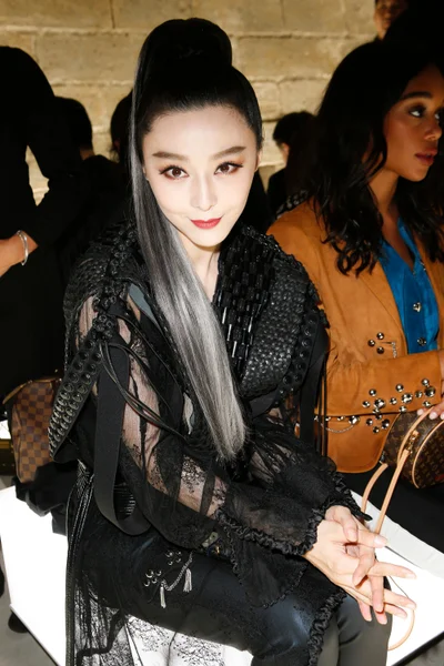 Look 10